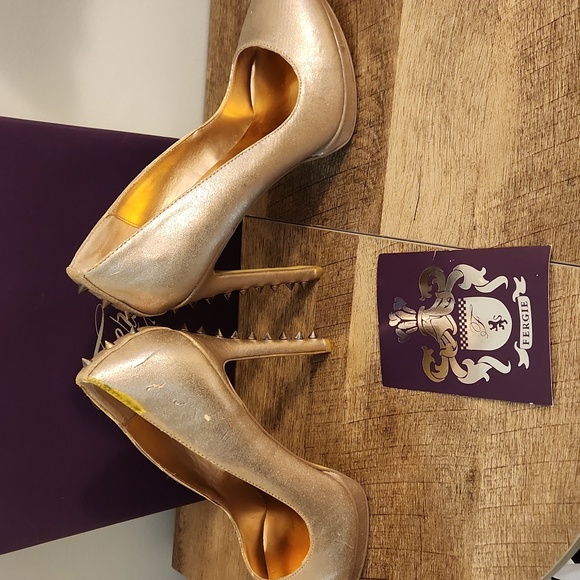 Fergie "Nicki" Light Rose Gold Spiked Platforms - Picture 7 of 7